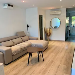  Apartment En Avec Piscine, Cinema Frankreich